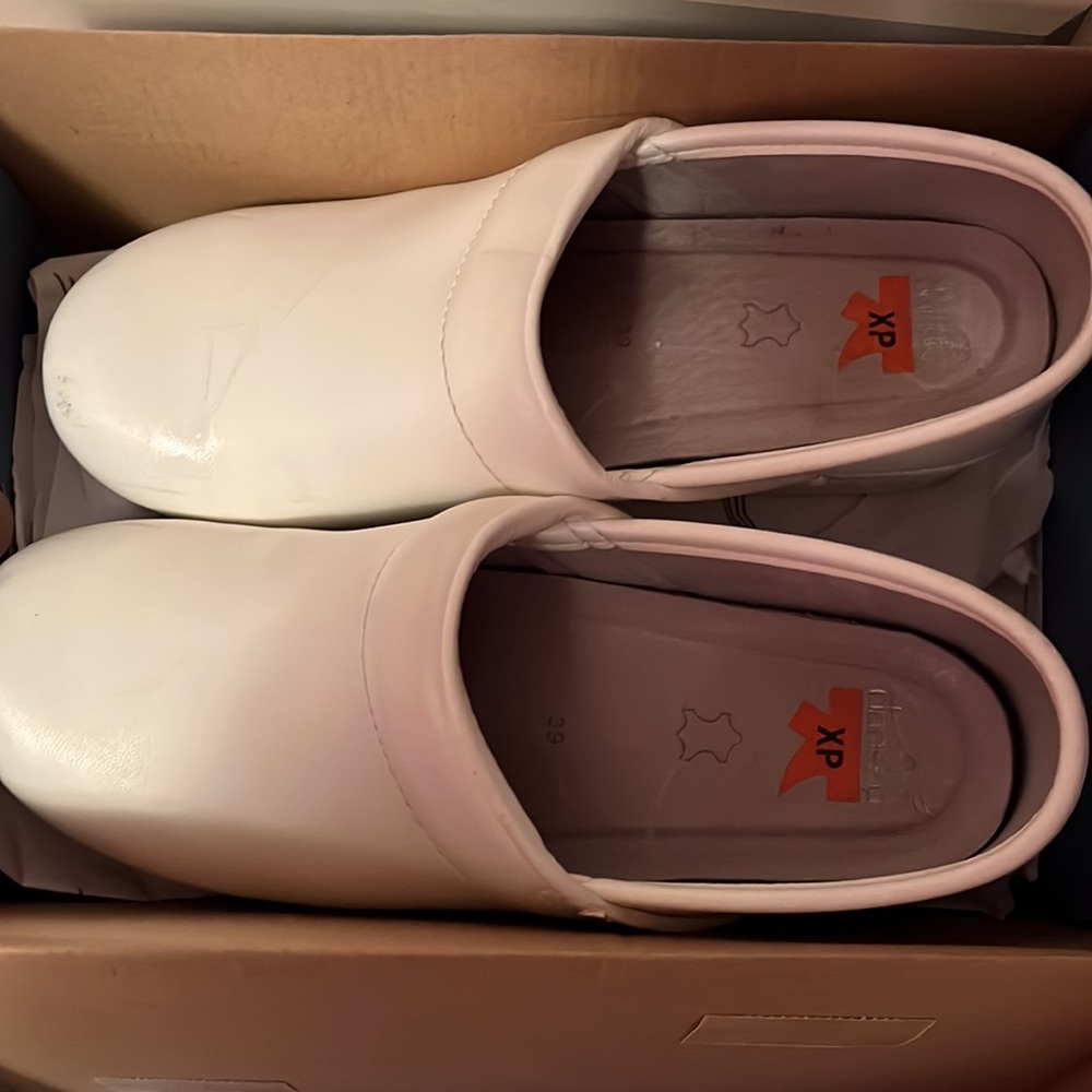 Dansko Clogs Size 39 In White - image 8